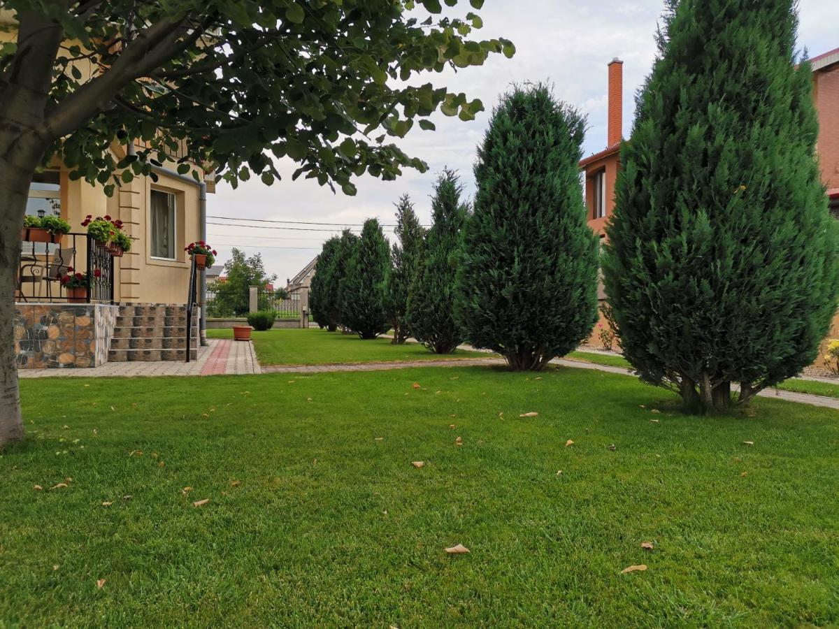 Casuta Cu Tei Villa Орадеа Екстериор снимка